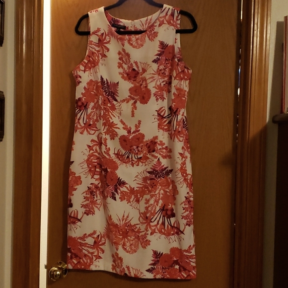 Mario Serrani Dresses & Skirts - NWOT Mario Serrani Italy White & Coral Floral Shift Dress Size 14